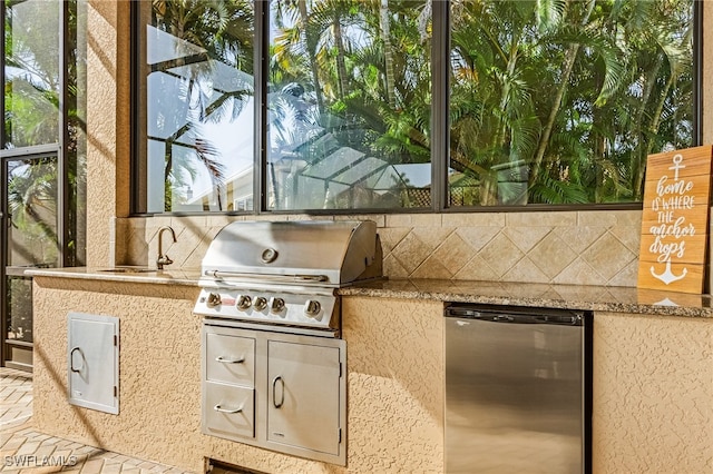 view of patio / terrace featuring sink and area for grilling