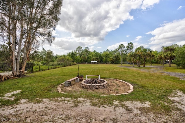 view of yard featuring a fire pit