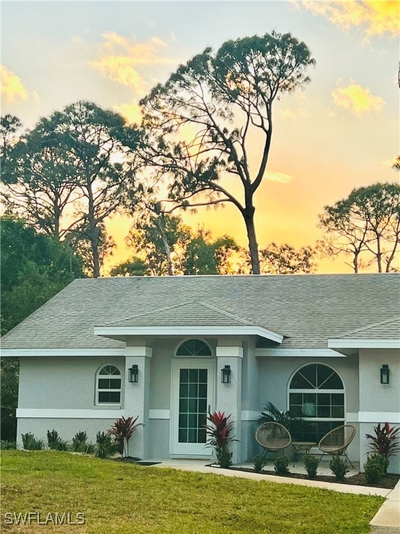 ranch-style house featuring a lawn