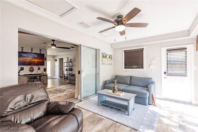 living room with light wood-type flooring and ceiling fan