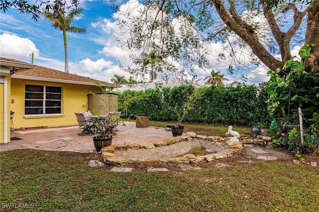 view of yard with a patio area