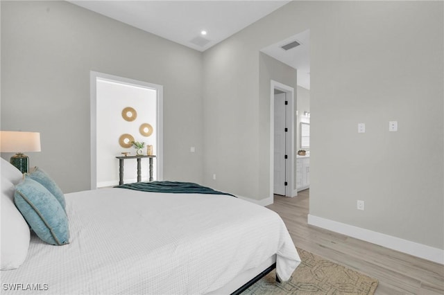 bedroom featuring light wood finished floors, baseboards, visible vents, and recessed lighting