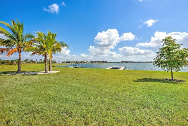 view of yard featuring a water view