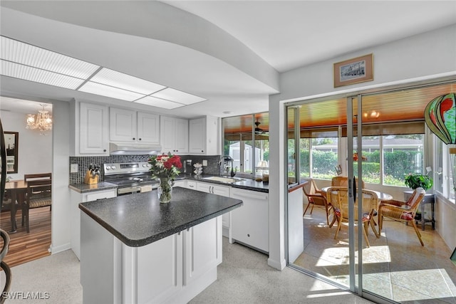 kitchen with dishwasher, sink, stainless steel range with electric cooktop, backsplash, and extractor fan