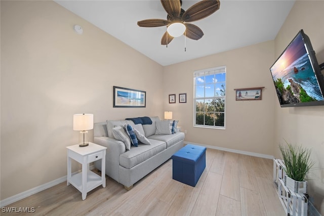 living room featuring lofted ceiling, light hardwood / wood-style floors, and ceiling fan