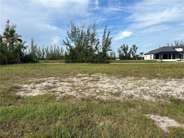 Listing photo 3 for 624 NW 39th Ave, Cape Coral FL 33993