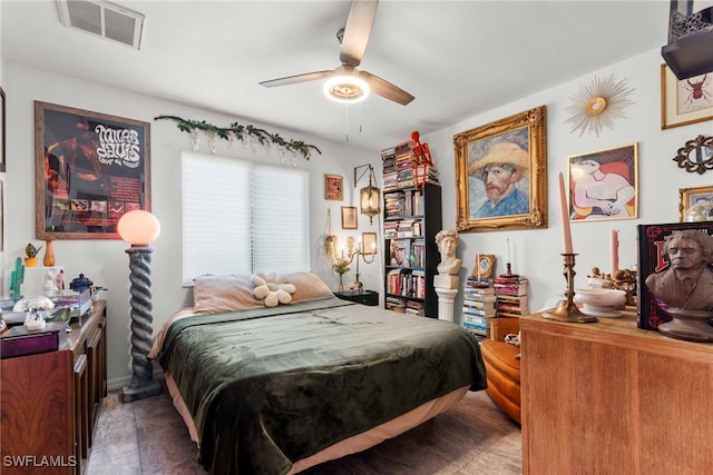 bedroom with ceiling fan