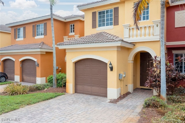 view of mediterranean / spanish-style house