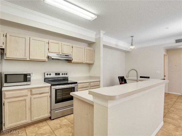 kitchen featuring appliances with stainless steel finishes, light tile patterned flooring, a textured ceiling, crown molding, and a center island with sink