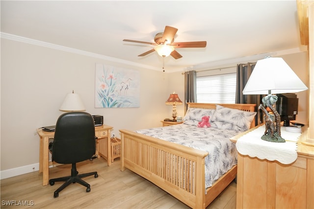 bedroom featuring light hardwood / wood-style floors, ornamental molding, and ceiling fan