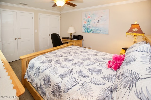 bedroom with a closet, ceiling fan, ornamental molding, and wood-type flooring