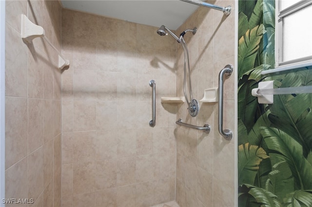 interior details with a tile shower