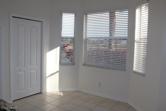 empty room with light tile patterned flooring