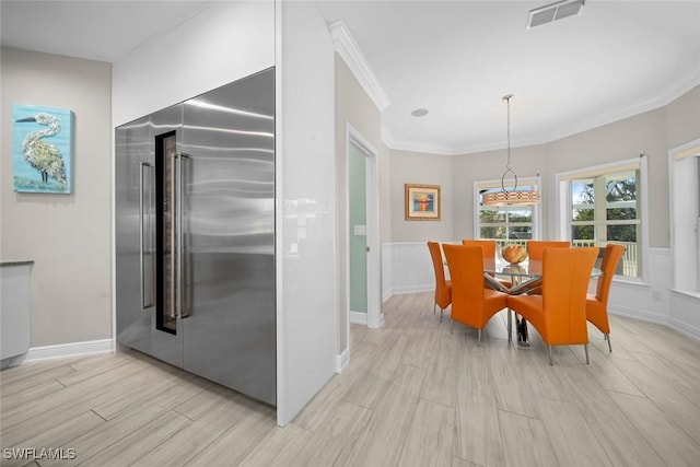 dining room featuring light hardwood / wood-style floors and ornamental molding