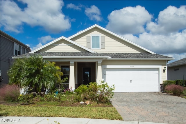 view of front facade with a garage