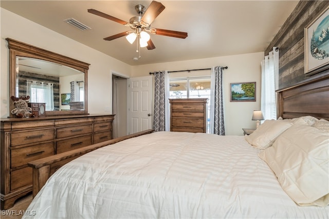 bedroom with ceiling fan