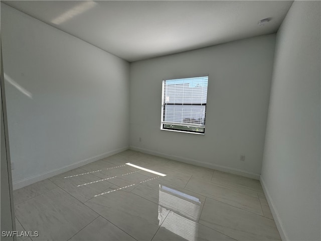 unfurnished room featuring light tile patterned flooring