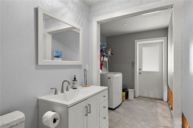 washroom with sink and washing machine and clothes dryer