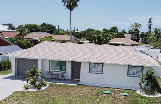 view of front of property featuring a front lawn and a garage