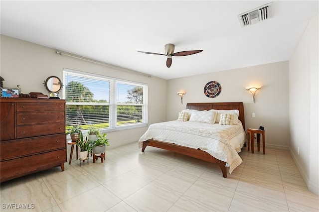 bedroom featuring ceiling fan