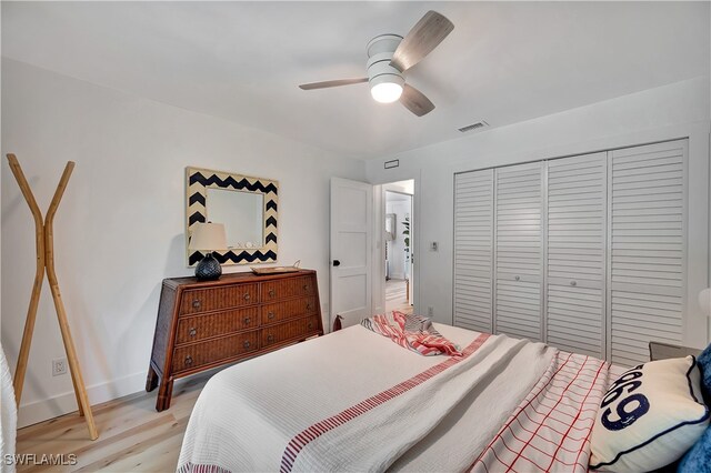 bedroom featuring light hardwood / wood-style floors, a closet, and ceiling fan