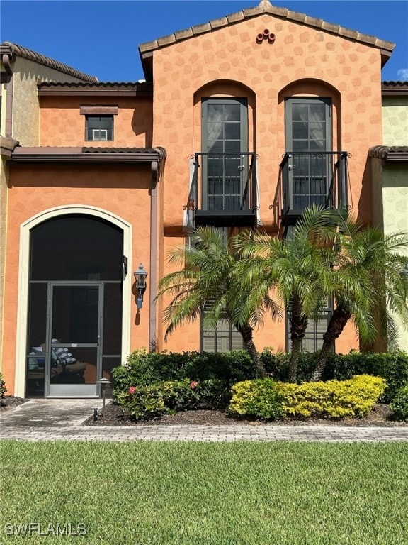 exterior space featuring a front lawn