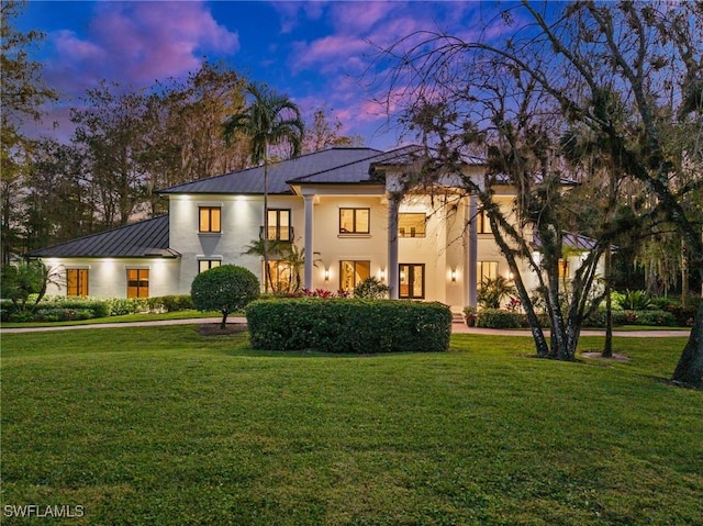 view of front of house featuring a yard