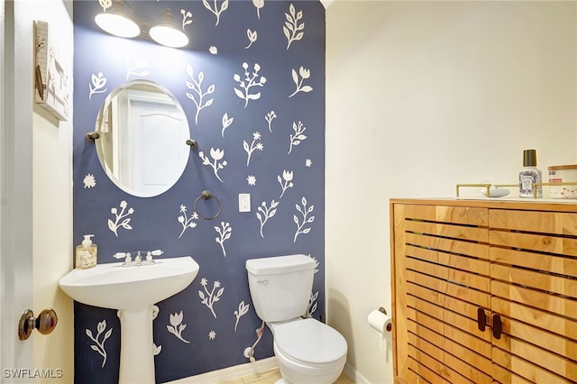 bathroom featuring toilet and sink