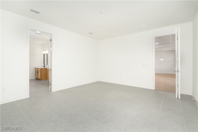 spare room featuring light tile patterned floors