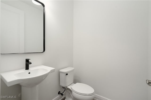 bathroom featuring toilet and sink