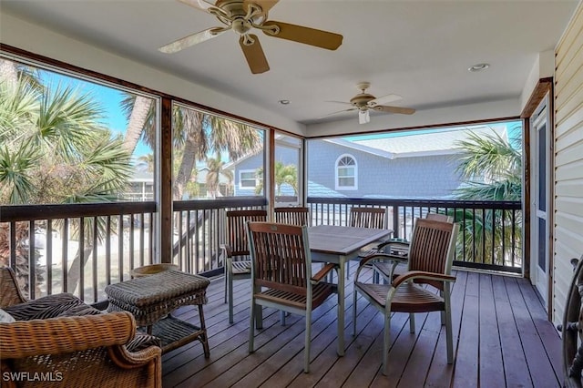 sunroom with ceiling fan