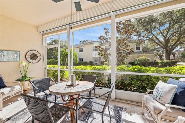 sunroom with ceiling fan