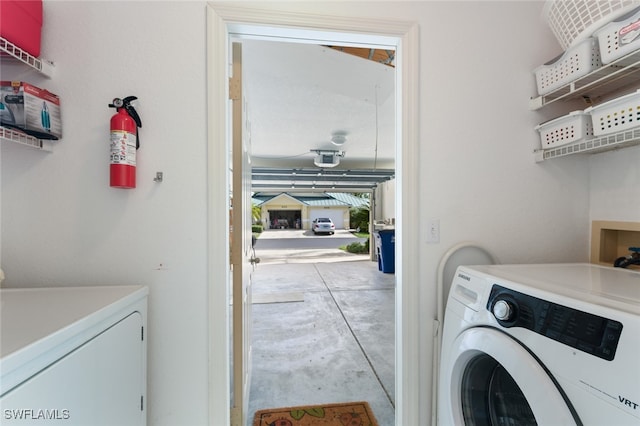 laundry room with washing machine and clothes dryer