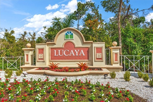 view of community / neighborhood sign