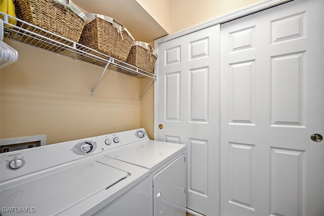 laundry room with washing machine and dryer