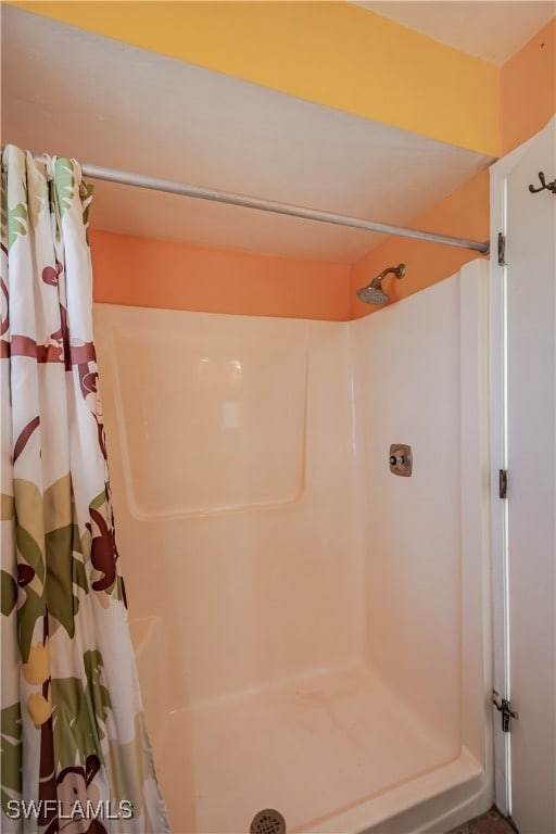 bathroom featuring a shower with curtain