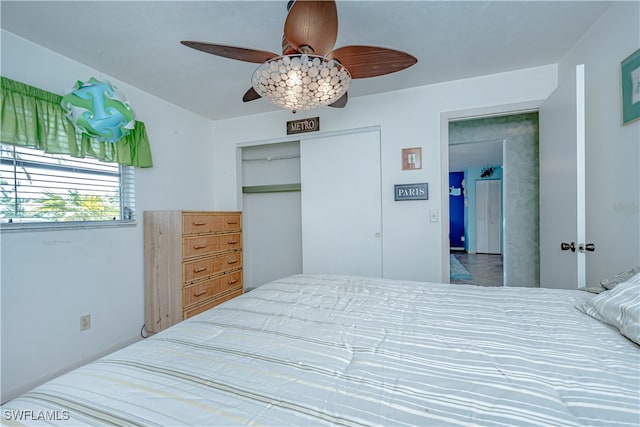 bedroom with ceiling fan