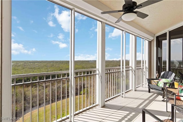 sunroom featuring ceiling fan