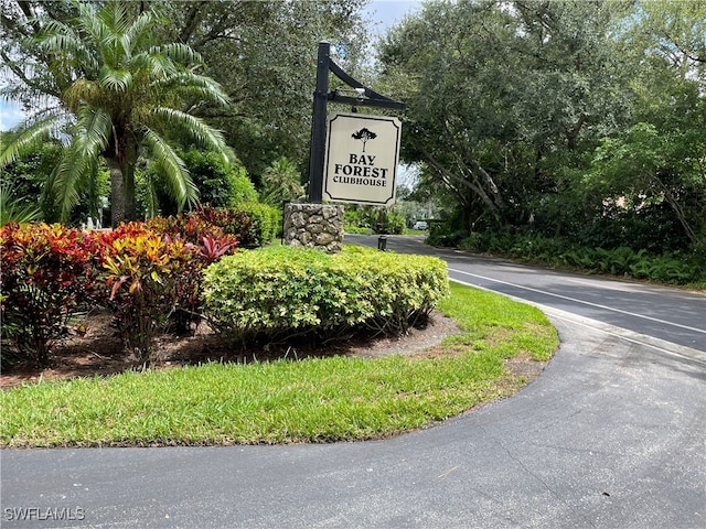 view of community / neighborhood sign