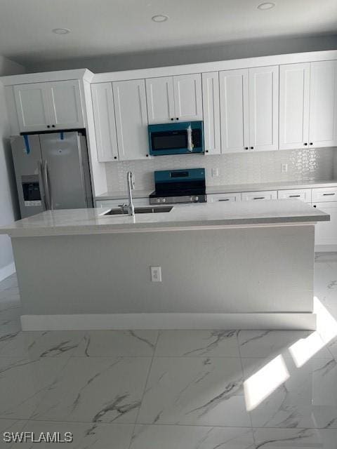 kitchen featuring range with electric stovetop, an island with sink, stainless steel fridge with ice dispenser, white cabinets, and sink