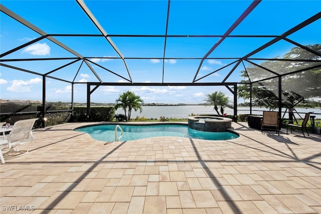 view of pool featuring an in ground hot tub, a water view, a patio area, and a lanai