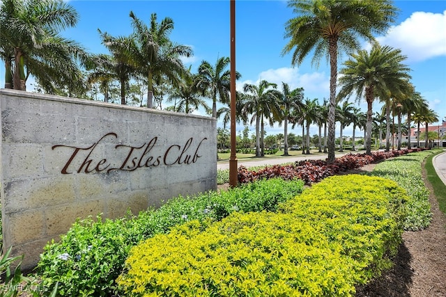 view of community / neighborhood sign