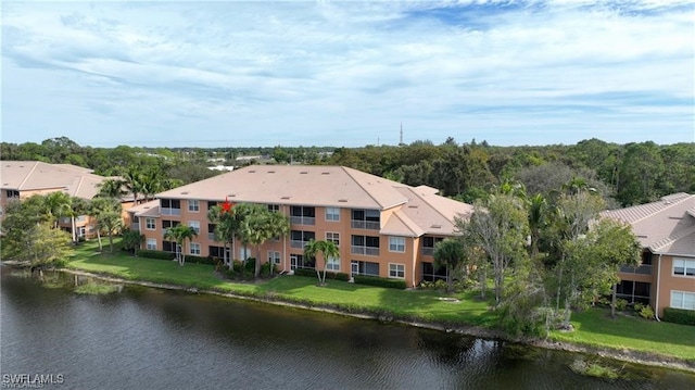 bird's eye view with a water view