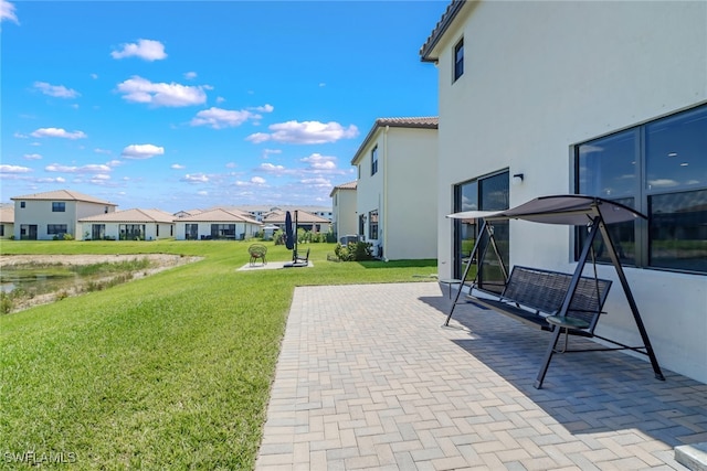 view of yard featuring a patio area