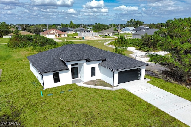 view of front of house featuring a front yard and a garage