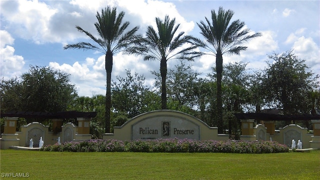 community sign with a yard