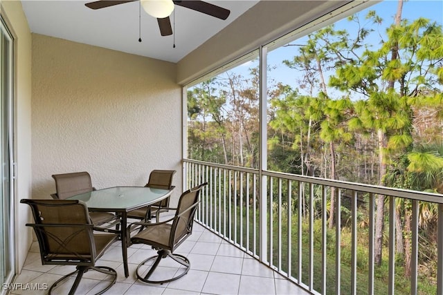 balcony featuring a ceiling fan