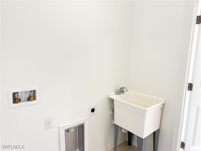 clothes washing area with electric dryer hookup and hookup for a washing machine