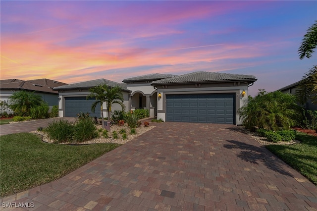 view of front of house featuring a lawn and a garage