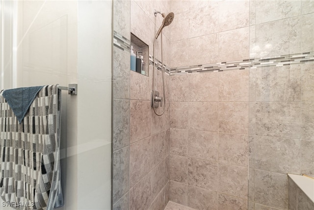 bathroom featuring tiled shower